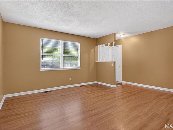 5th image of 4 Glenview Dr