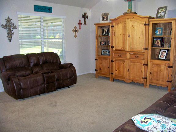 3rd image of 304 Winston Dr