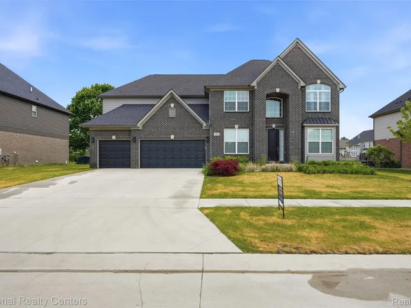 1283 Bloomingdale Dr, Troy, MI 48085