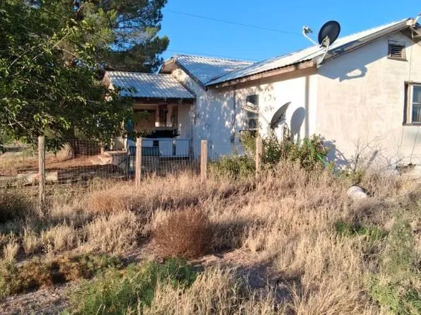 407 1st St, Grandfalls, TX 79742
