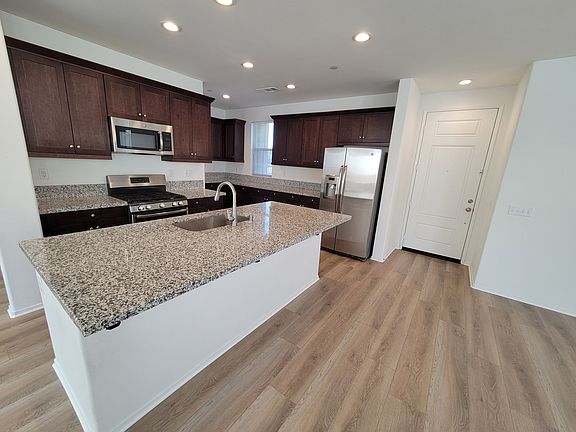 3rd image of 24073 Elderberry Ln