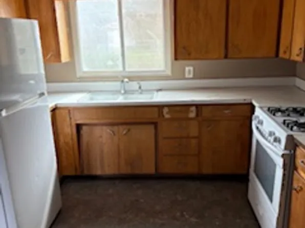 225 Miriam Dr APT B, Waterloo, IA 50702