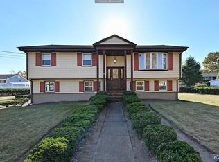 166 W Midland Ave, Paramus, NJ 07652