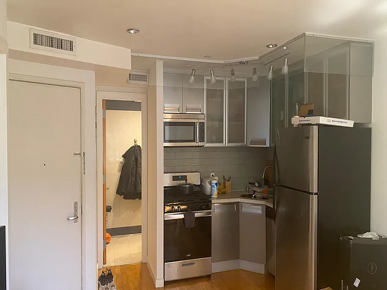 461 Grand St #2A — Photo 2