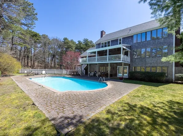 7 Wolf Hl, East Sandwich, MA 02537