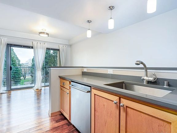 2nd image of 701 Columbia St APT 504