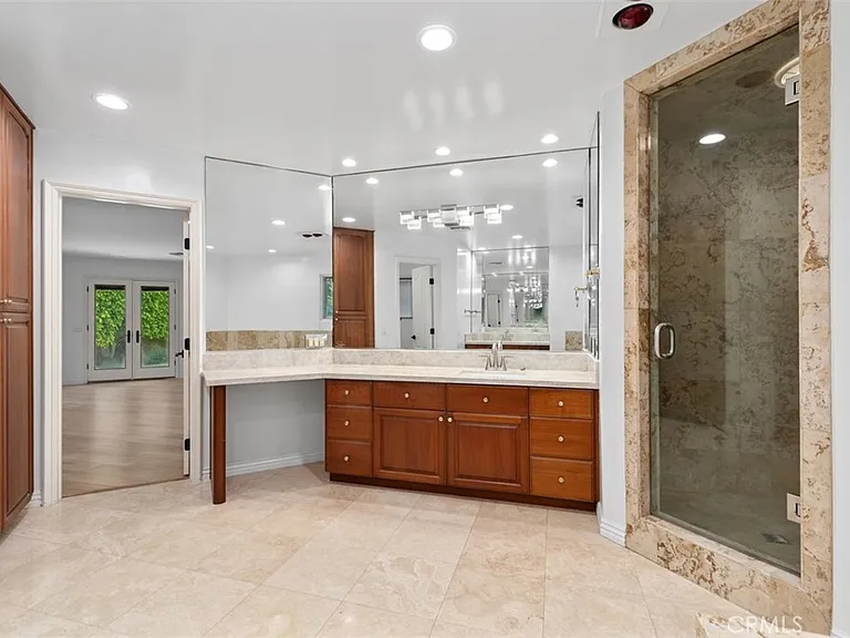 600 Cliff Dr — Photo 28