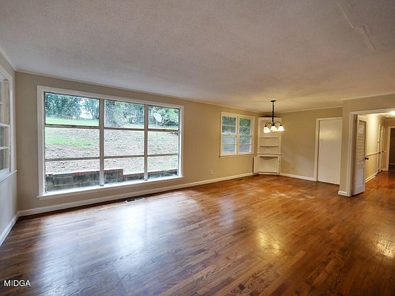 3rd image of 2721 Cowan Dr