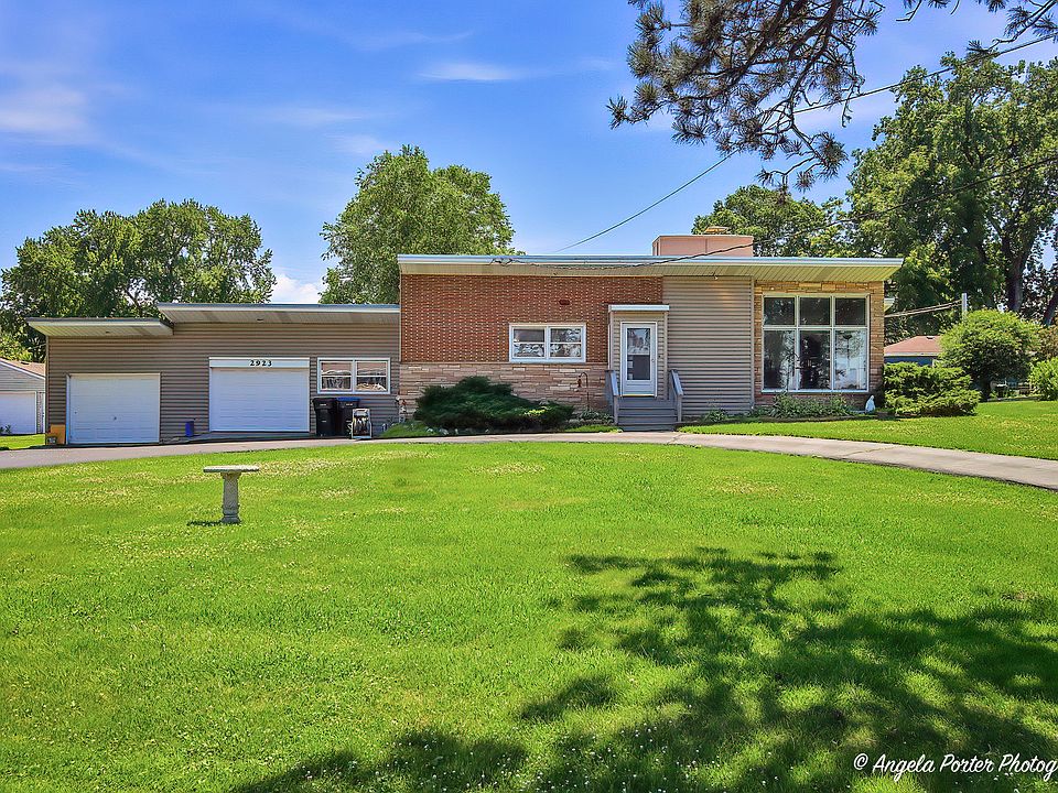 1st image of 2923 Shorewood Dr