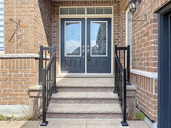 4th image of 33 Stonegate Ave