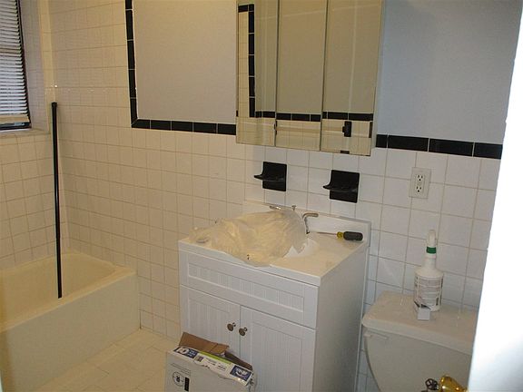 4th image of 9015 Bergenwood Ave APT 1