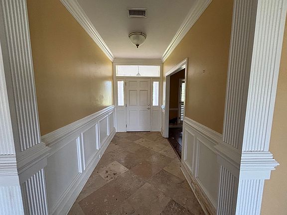 5th image of 855 NE Delphinium Dr