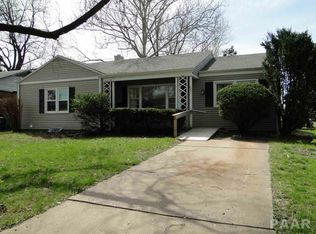 922 Memorial Dr, Macomb, IL 61455