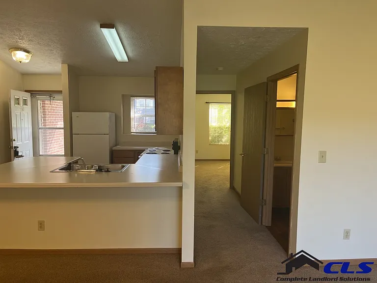 550 College Ave — Photo 6
