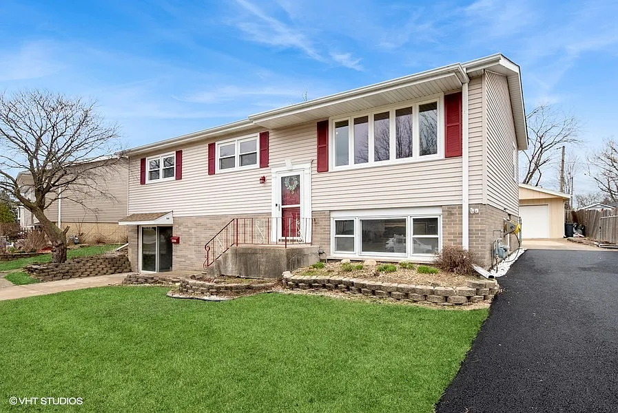 8817 Oakwood Dr photo 1