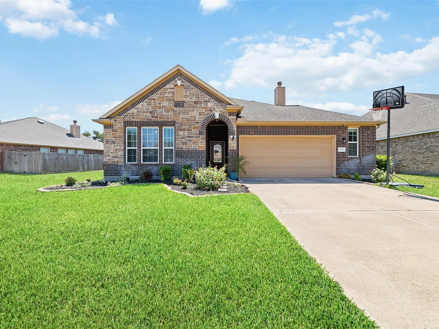 4 bed, 2606 sqft, $2,250 — Photo 1