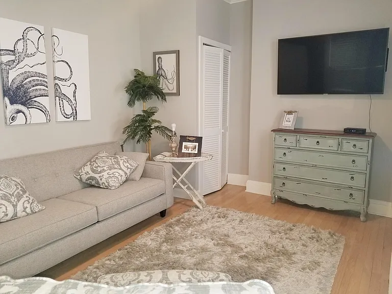12 Surf Ave — Photo 14