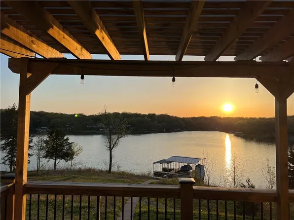 54 SE Lakeview Dr, La Cygne, KS 66040