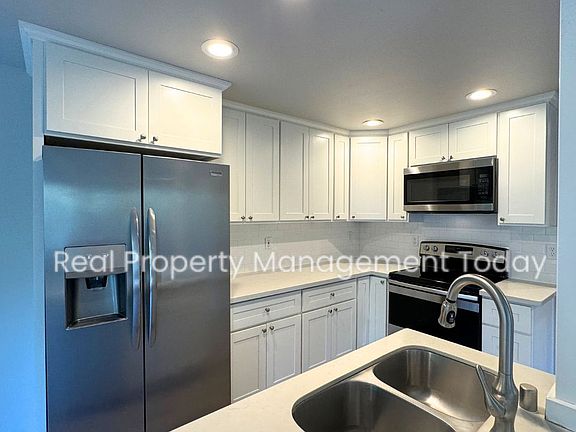 4th image of 2802-2804 12th Avenue Ct NW