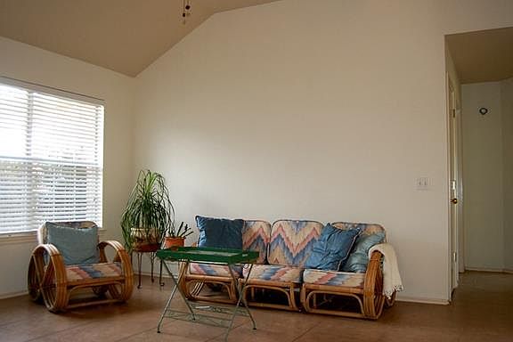 5th image of 705 Blue Oak Cir