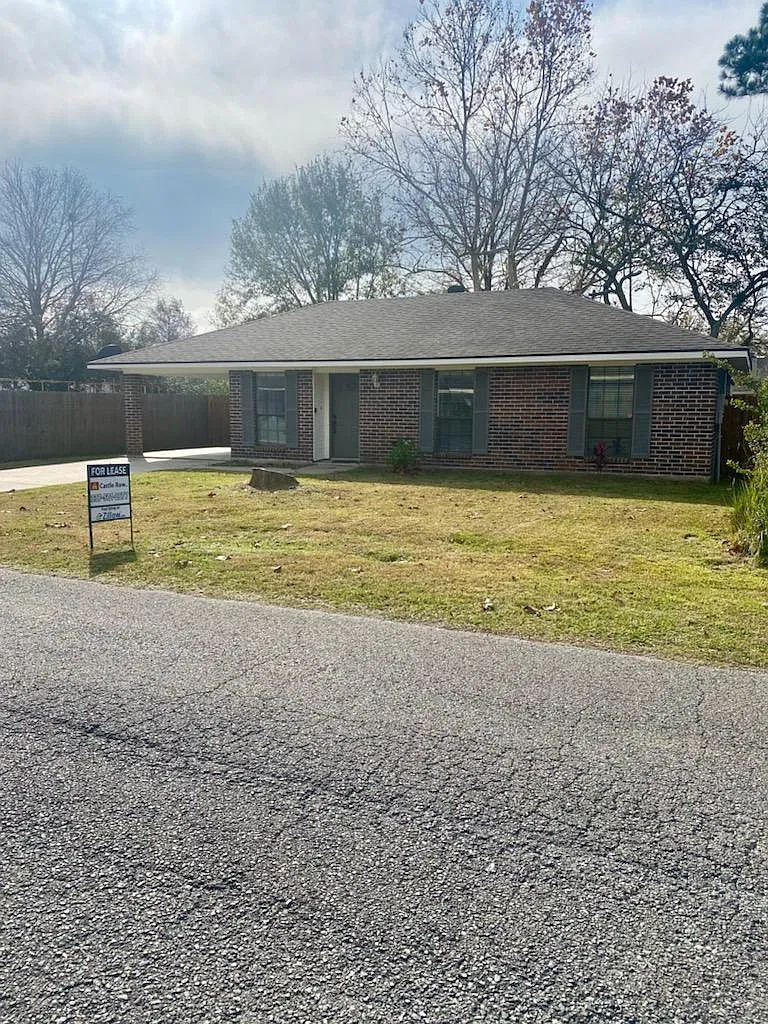 3 bed, 1.5 bath, 1136 sqft, $1,495 — Photo 3