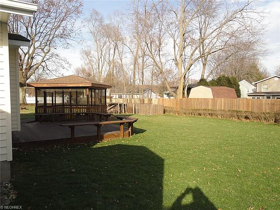 3rd image of 340 Crestview Dr