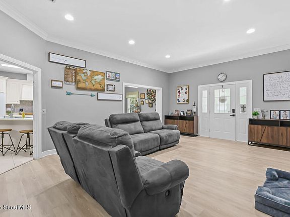 5th image of 125 River Ridge Rd