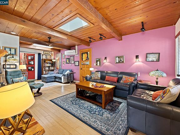 2nd image of 3819 Linden Ln