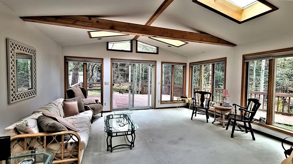 3 bed, 1.5 bath, 1440 sqft, $2,100 — Photo 1