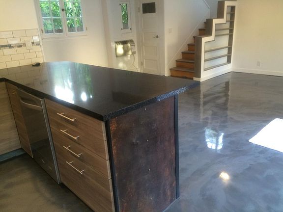 3rd image of 2469 1/2 Cheremoya Ave