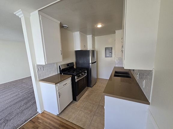 4th image of 1047 Euclid St #8