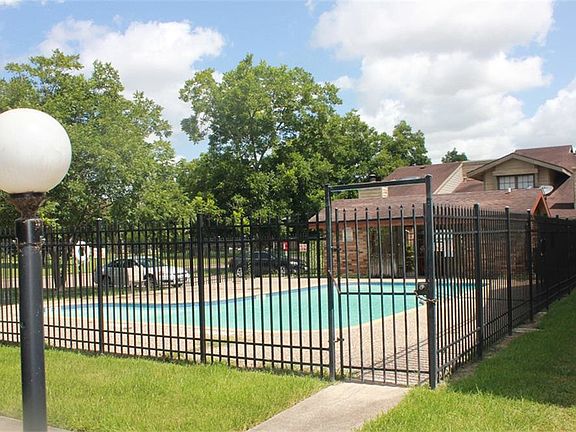 2nd image of 200 Pecan Dr APT 201