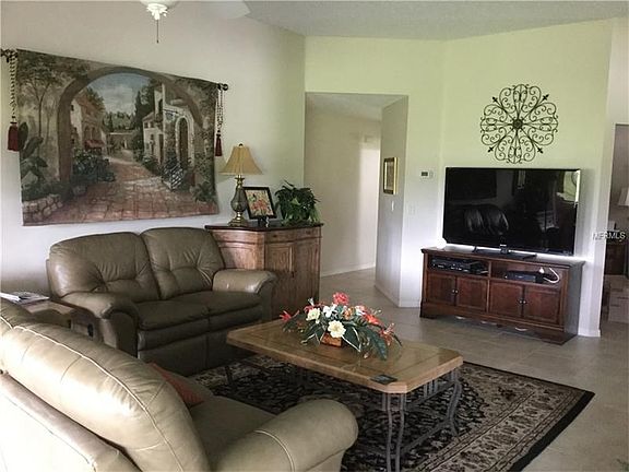 Spacious living room