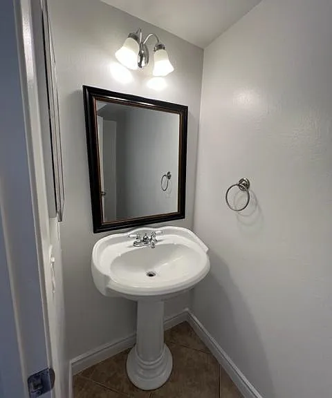 7893 Cerritos Ave — Photo 41
