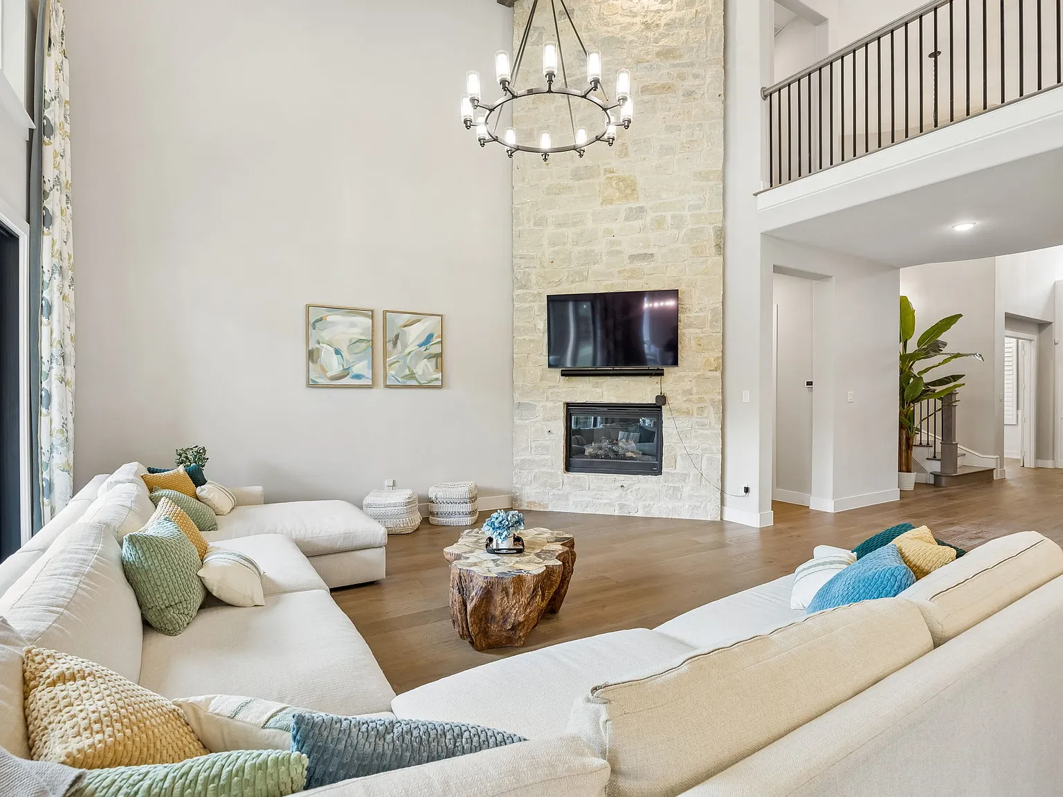 6 bed, 5516 sqft, $20,000 — Photo 4