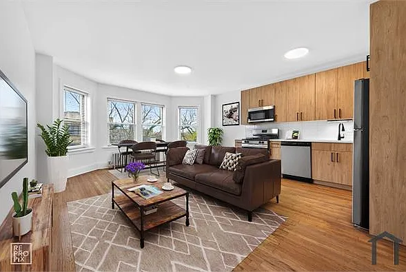 3 bed, 1000 sqft, $2,395 — Photo 2