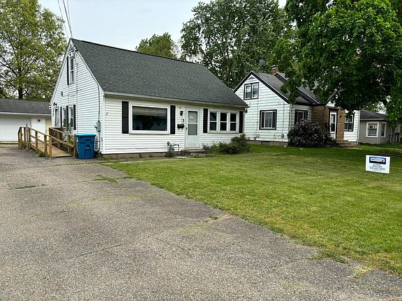 2nd image of 70 Mason Ave N