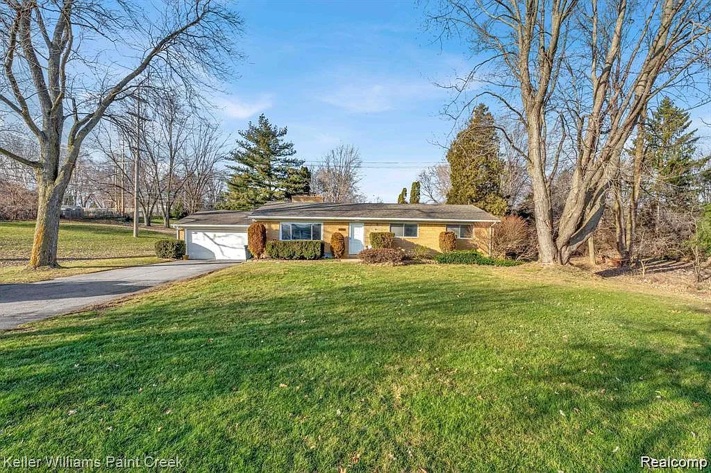 2330 Walton Blvd photo 1