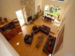 80 Wildwood Dr, Laurel Hollow, NY 11791