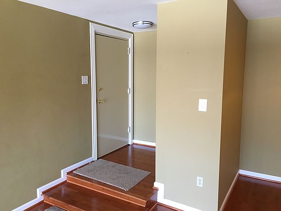 4th image of 429 Christopher Ave APT 12