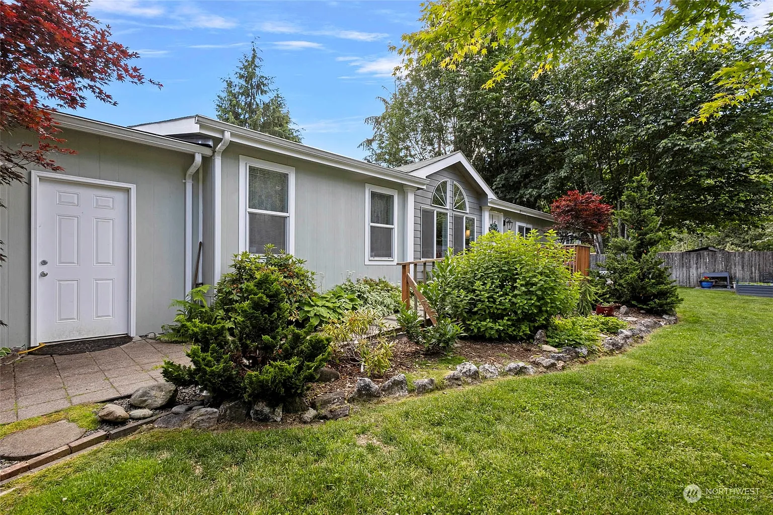 467 Vine Maple Way photo 1
