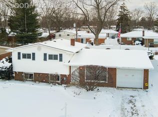 21123 Laurelwood St, Farmington, MI 48336