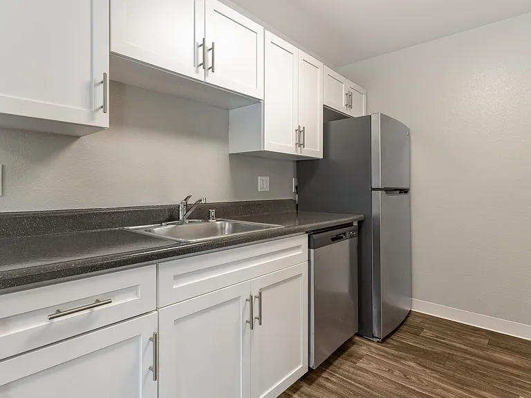 Kentwood Apartments — Photo 34