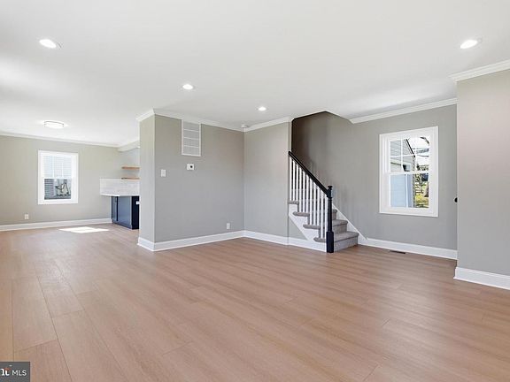 3rd image of 310 Greenhill Rd