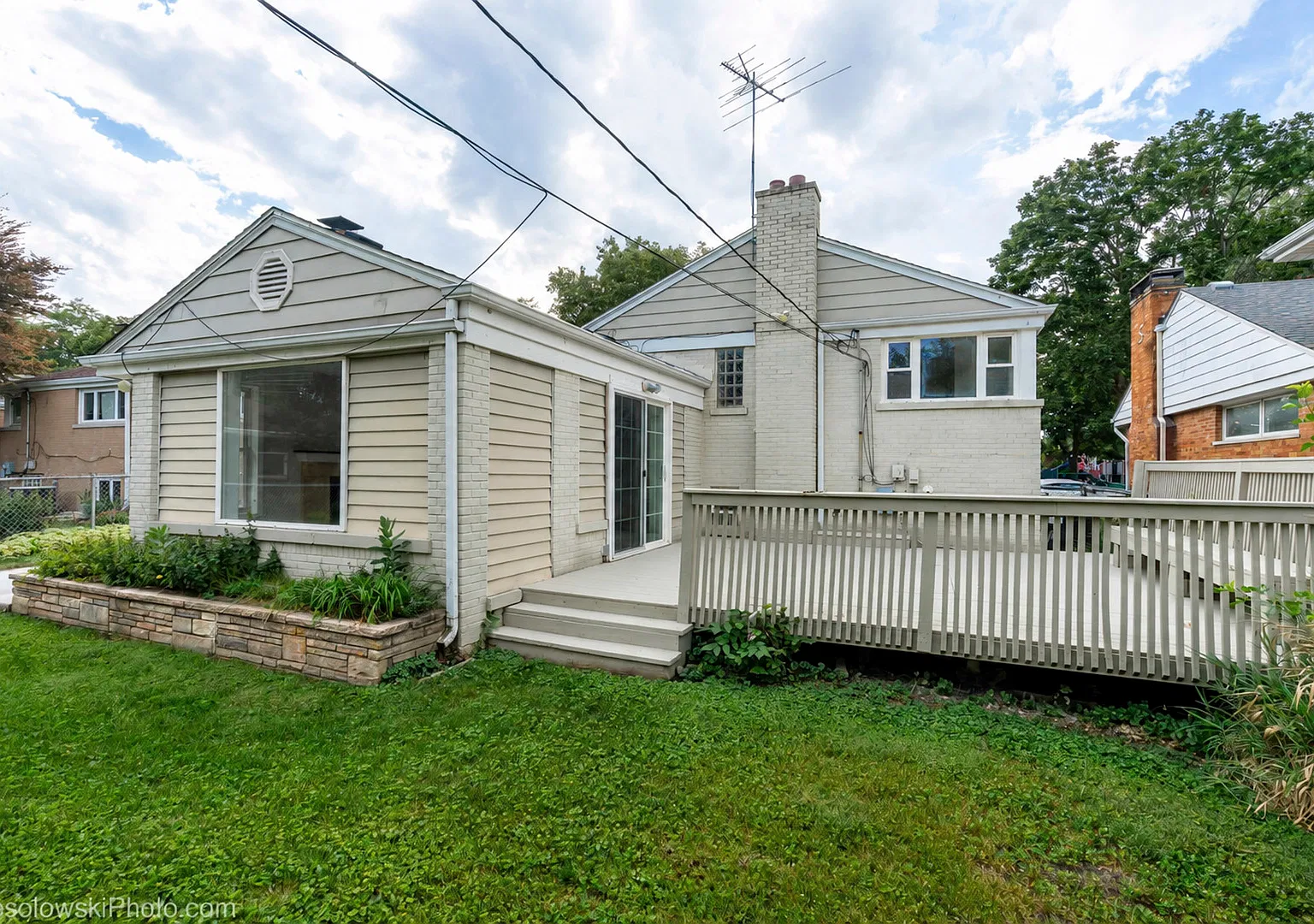 3 bed, 1900 sqft, $3,300 — Photo 2