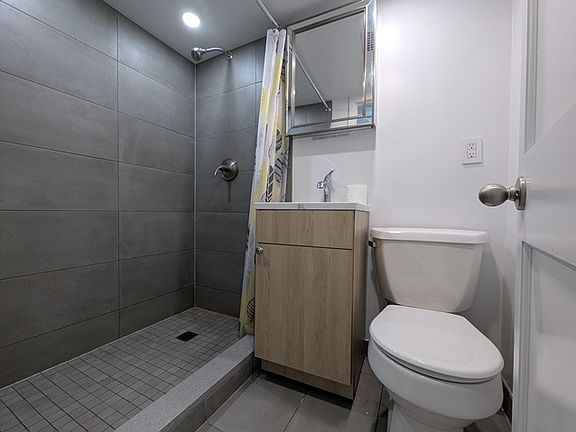 3rd image of 22 Jones St APT Ba
