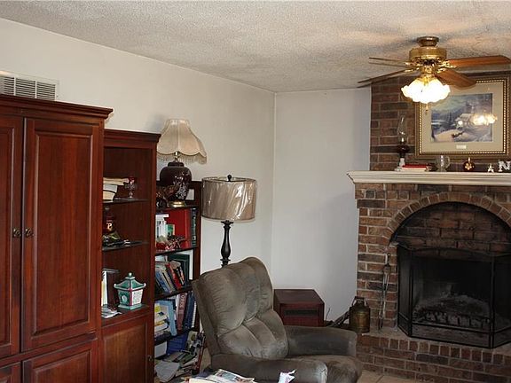 3rd image of 25346 Metro Ave