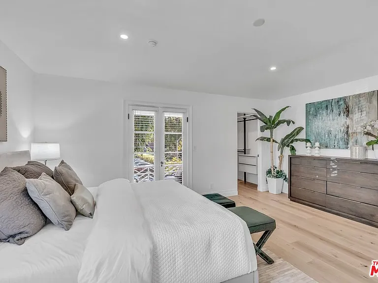 135 S Linden Dr — Photo 21