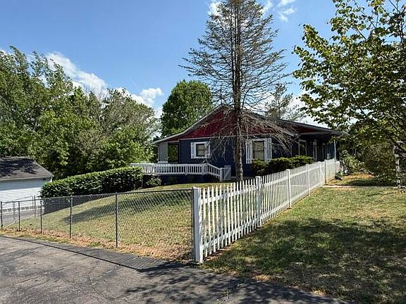4th image of 402 Westwood Dr