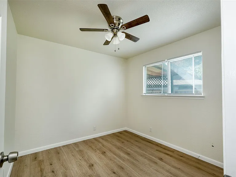 107 Nicole Cv #B — Photo 12